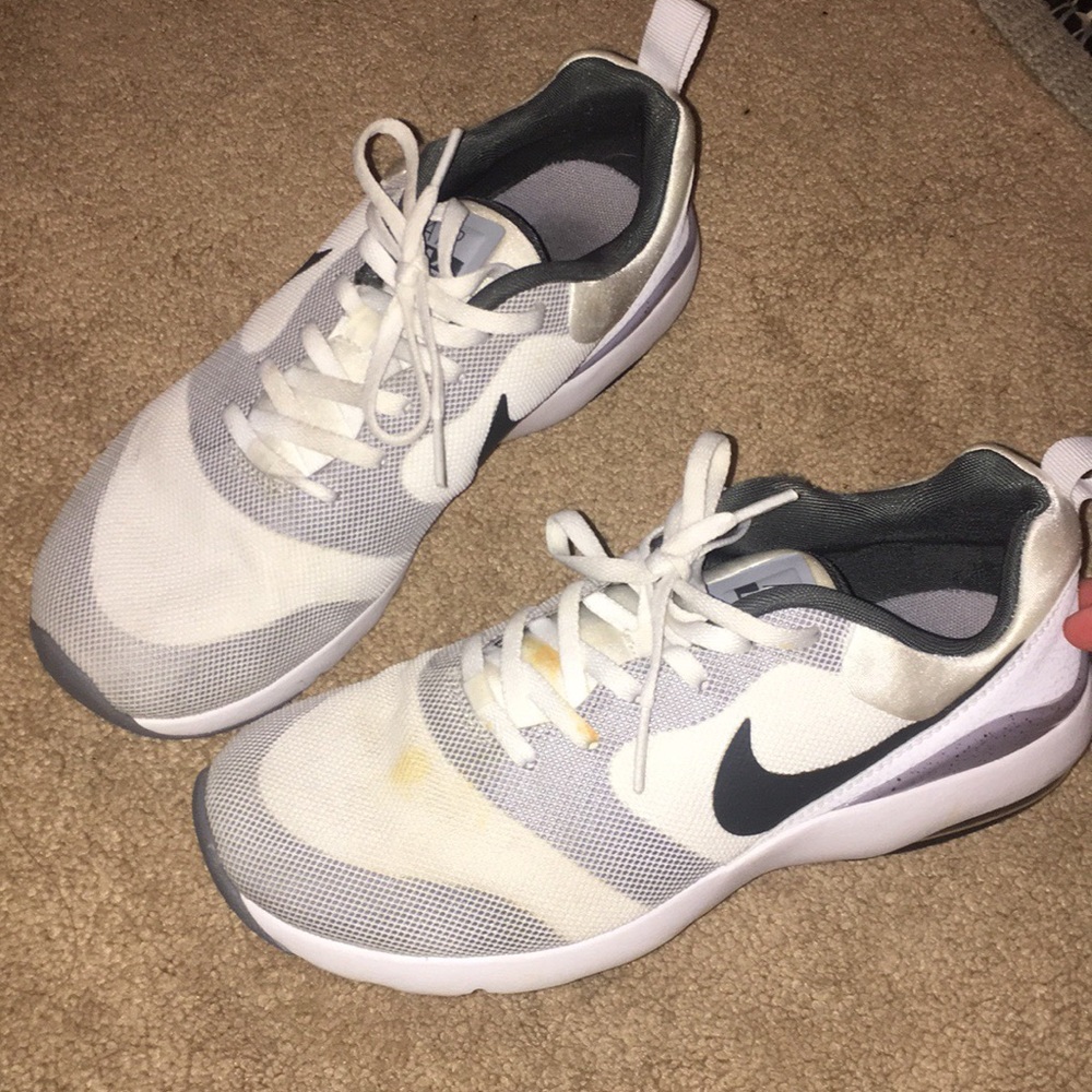 Nike air maxes
